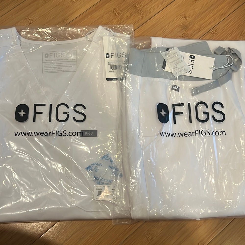 NWT XS figs scrub set